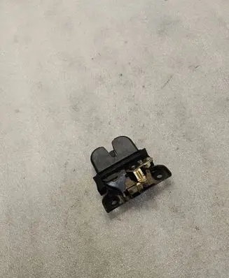 Audi A3 S3 8L Tailgate/trunk/boot lock/catch/latch 8L0827520C