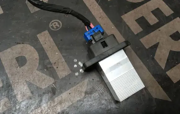 Hyundai i40 Heater blower fan relay FFT4K1513K