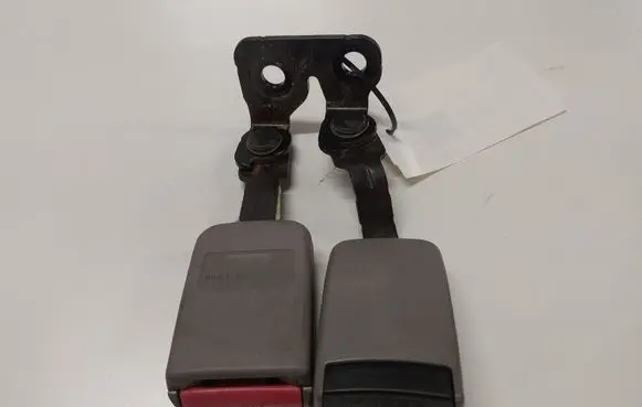 Peugeot 607 Middle seatbelt buckle (rear) 5283014F3 5352109F1904