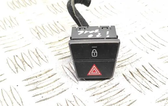 Hyundai i20 (GB IB) Hazard light switch