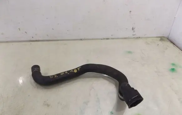 Volkswagen PASSAT B5.5 Engine coolant pipe/hose