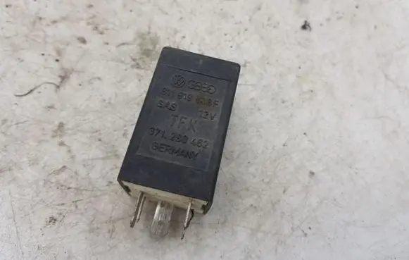 Volkswagen Golf III Other relay 811919086F