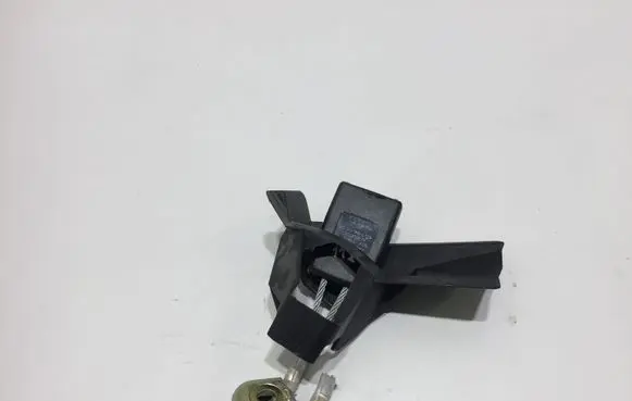Audi A4 S4 B7 8E 8H Rear seatbelt buckle 8E0857740