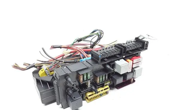 Mercedes-Benz C W204 Fuse module 2049060205 2049019702 5DK0110221