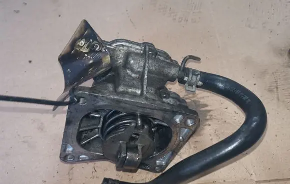 Toyota Avensis T220 Vacuum pump
