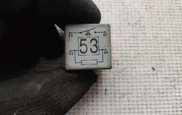 Volkswagen Transporter - Caravelle T4 Other relay 141951253B 20240072