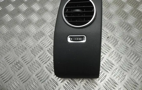 Land Rover Discovery 4 - LR4 Rear air vent grill AH22045G10D T8965