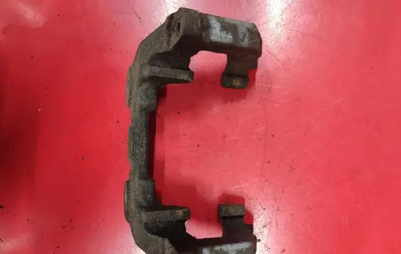 Mercedes-Benz C W204 Brake caliper pad carrier rear jarzmo