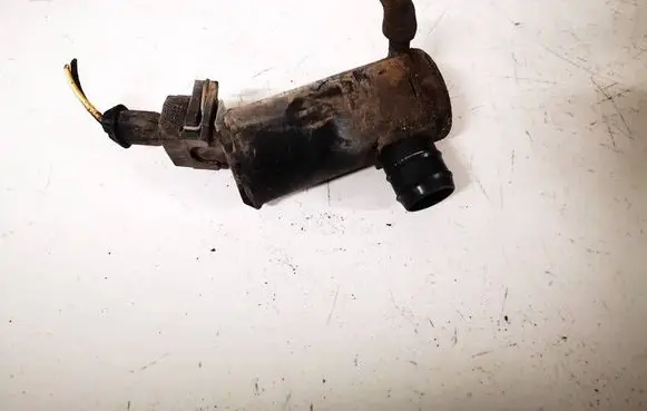 Volvo V70 Windscreen/windshield washer pump 9169611