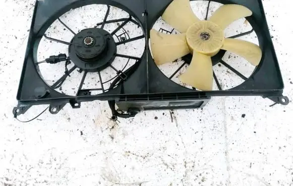 Lexus IS 200-300 Radiator cooling fan shroud