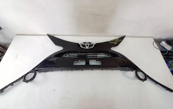 Toyota Aygo AB40 Front bumper upper radiator grill 52112-0H020