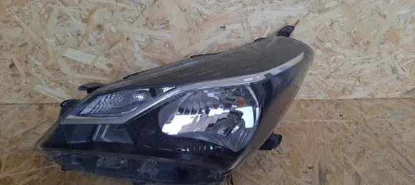 Toyota Yaris Headlight/headlamp