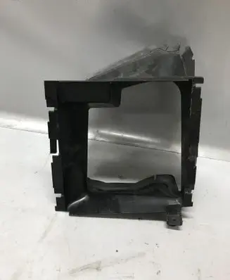 Audi Q7 4M Intercooler air channel guide 4M0145333E