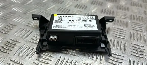 Volkswagen PASSAT B8 Gateway control module 5NA035284A