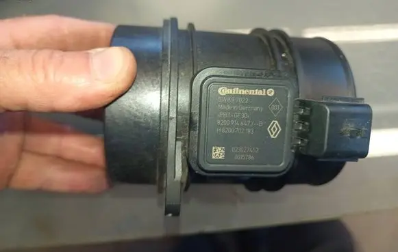 Renault Master III Mass air flow meter 5WK97022