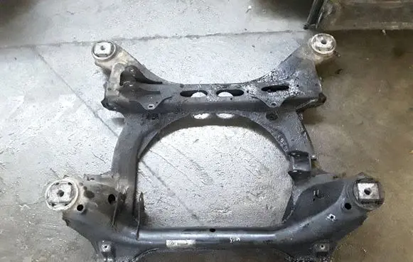 Volkswagen Touareg I Front subframe