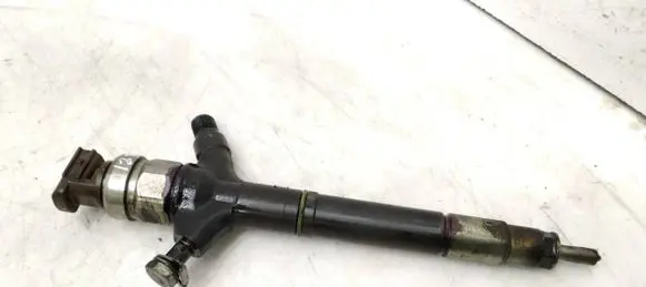 Toyota Avensis T250 Fuel injector 236700R010