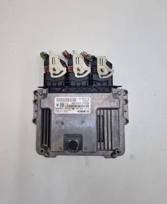 Peugeot 208 Engine control unit/module 9666729680 9807886180 0281030545