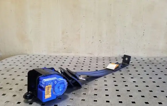 Middle seatbelt (rear)