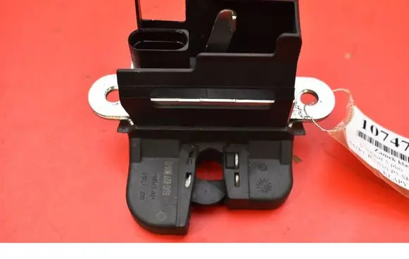 Volkswagen Golf Plus Tailgate/trunk/boot lock/catch/latch 5M0827505D