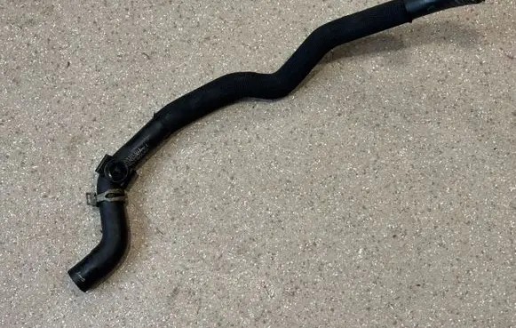 Porsche Taycan 9J1 Engine coolant pipe/hose 9J1815551B