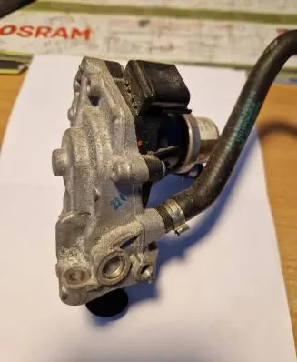 BMW 5 G30 G31 EGR valve 8513132 73789110