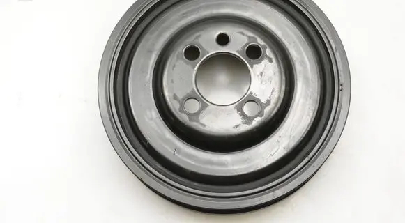 Volkswagen Golf VII Crankshaft pulley 04L105243