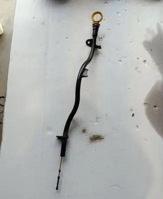 Volkswagen PASSAT B8 Oil level dip stick 04L103634B