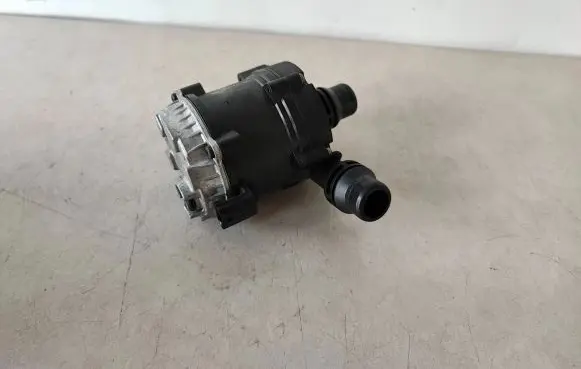 BMW 5 G30 G31 Electric auxiliary coolant/water pump 8638237