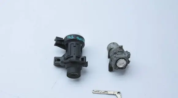 Mercedes-Benz E C207 W207 Coupe door lock (next to the handle) 