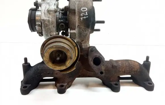 Volkswagen PASSAT B5 Turbo 028145702R