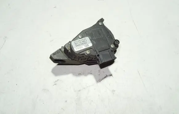 Volkswagen PASSAT B5.5 Accelerator throttle pedal 8D1721523J 6PV00837603