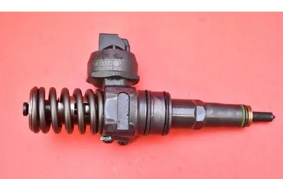 Volkswagen Touran I Fuel injector 038130073AG