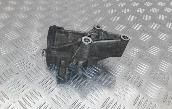 Hyundai ix 55 Power steering pump mounting bracket 