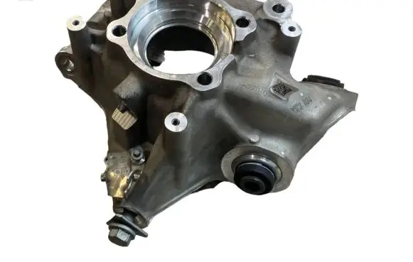 Rear wheel hub spindle/knuckle