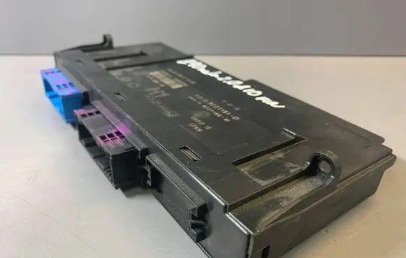 BMW 3 E90 E91 Central body control module 9176880 61359176880