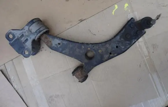 Ford Focus Front control arm LEWY