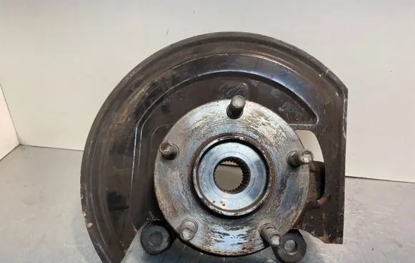 Nissan Juke I F15 Front wheel hub