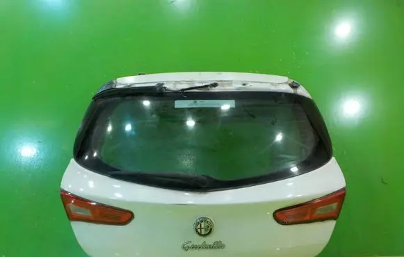 Alfa Romeo Giulietta Tailgate/trunk/boot lid 18AB16