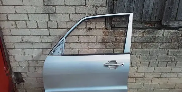 Mitsubishi Pajero Front door