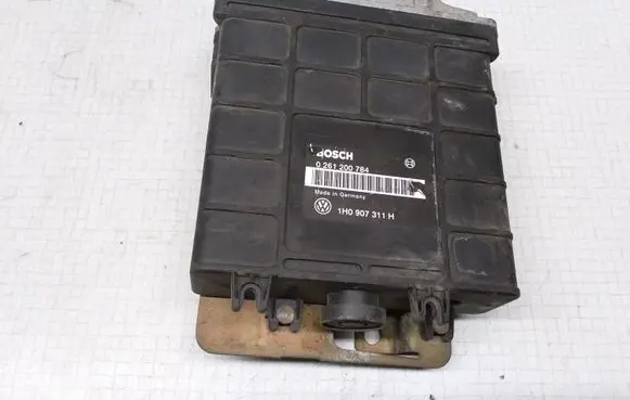 Volkswagen Golf III Engine control unit/module 1H0907311H 0261200784