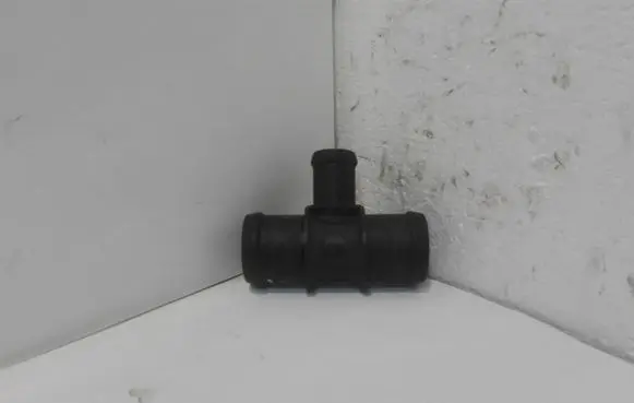 Volkswagen Phaeton Engine coolant pipe/hose VB8CZ323220