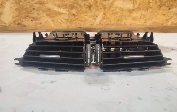 Mercedes-Benz C W204 Dash center air vent grill A2048306054 YAP186211