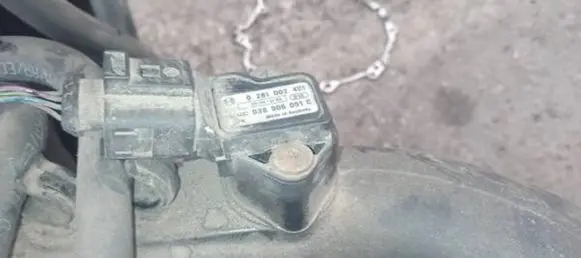 Audi A4 S4 B6 8E 8H Air pressure sensor 0281002401 038906051C
