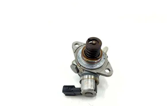 Volvo XC40 Fuel injection high pressure pump 31437903