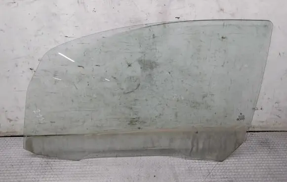 Mitsubishi Colt Front door window/glass (coupe) 