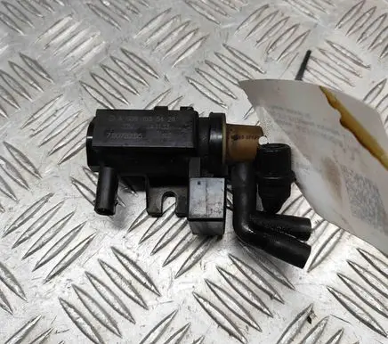 Mercedes-Benz GL X166 Turbo solenoid valve A0081535428