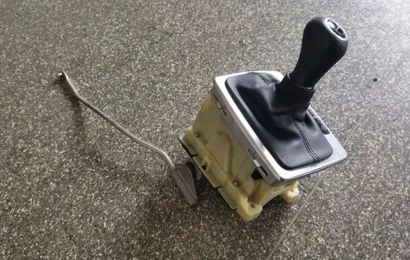 Mercedes-Benz C W204 Gear shifter/selector A2042677524 A2042674688