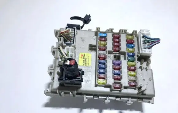 Nissan Almera N16 Fuse box set 243505m300 0502001