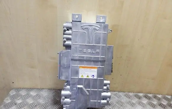 Voltage converter inverter